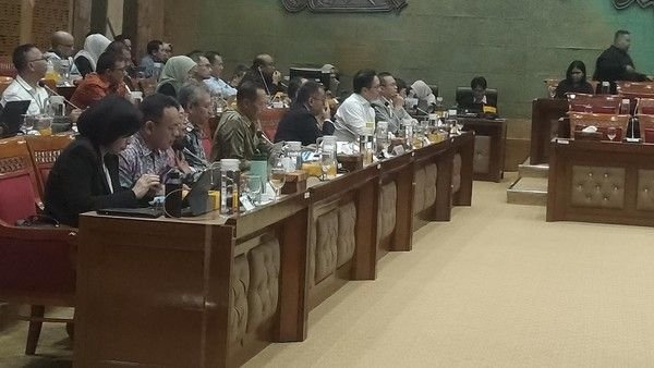 Komisi X DPR Gelar Rapat Perdana dengan Mendikti Brian Yuliarto, Bahas Anggaran dan Program Kerja Kemendiktisaintek