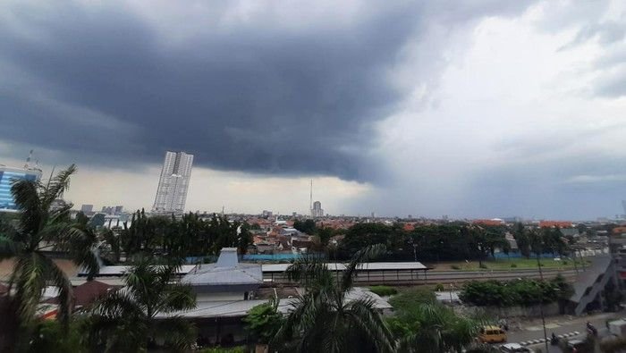 Prakiraan Cuaca Surabaya dan Sekitarnya: Hujan Petir Siang hingga Malam Hari