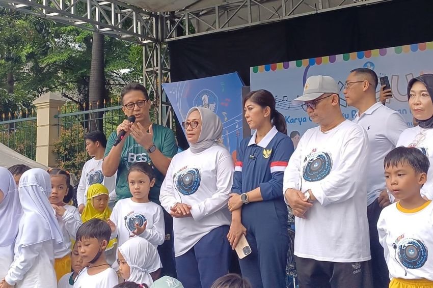 Menkes Sebut Banyak Anak Terlambat Bicara Akibat Sering Bermain Medsos