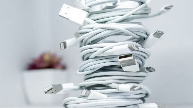 5 Kerusakan Umum pada Kabel Charger yang Sering Terjadi, Apakah Kamu Pernah Mengalaminya? Ini Penyebab dan Cara Mencegahnya