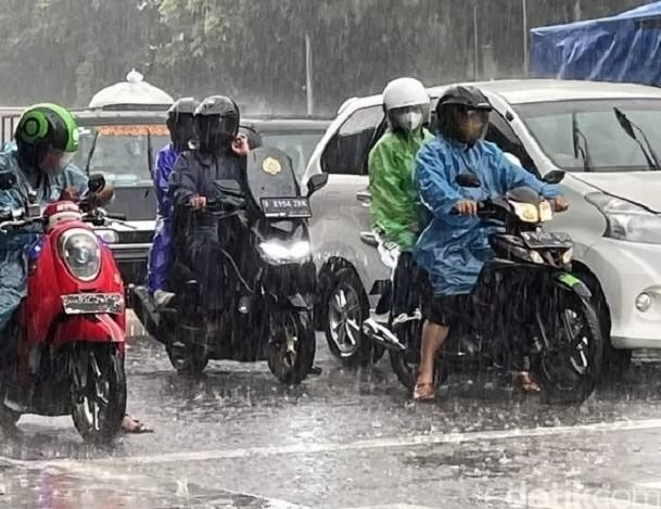 Prakiraan Cuaca BMKG untuk Sabtu 15 Februari 2025 di Sejumlah Kota Besar di Indonesia