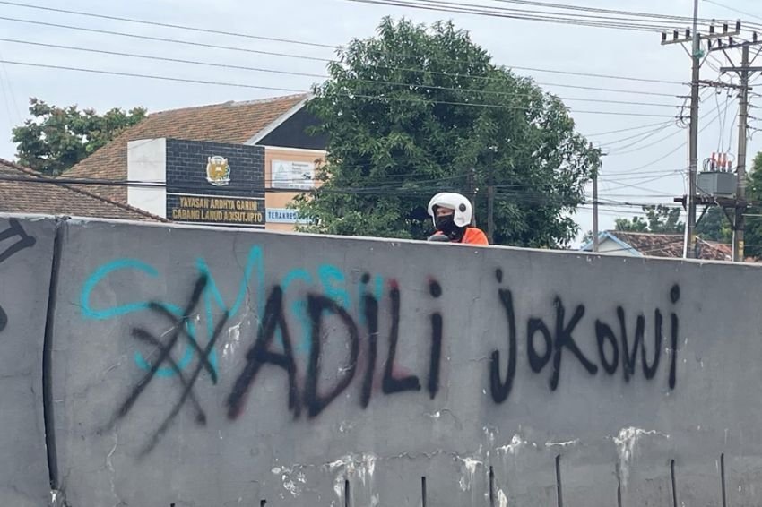 Aksi Vandalisme 'Adili Jokowi' Merebak di Berbagai Kota, Berujung pada Demonstrasi