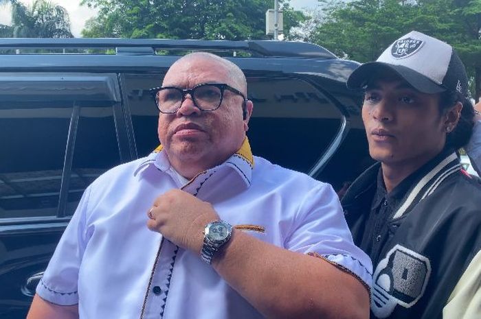 Razman Arif Nasution Dampingi Vadel Badjideh di Polres Jakarta Selatan Meski Sumpah Advokatnya Dibekukan?
