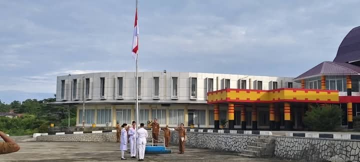 Penaikkan Bendera Merah Putih Lingkup Pemerintah Kabupaten Nias Utar