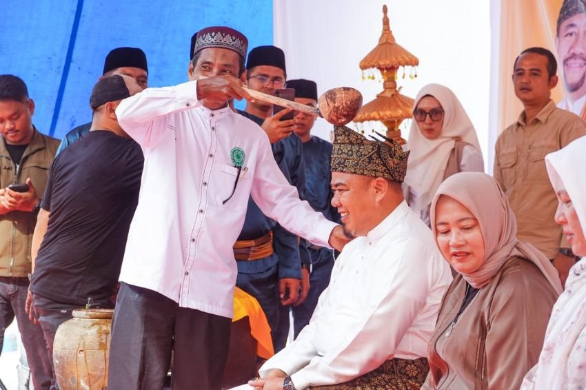 Sambut Bulan Suci Ramadhan, Wabup Syafrizal Mandi Belimau
