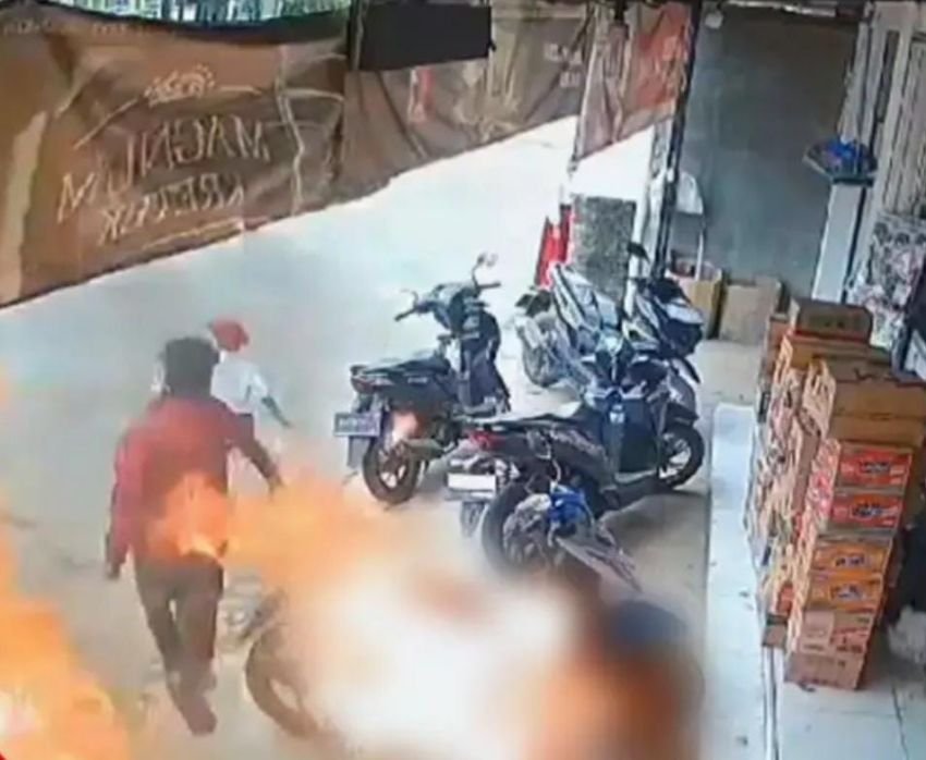 Pria Iseng Mainkan Korek Api, Kakek dan Cucu di Bogor Tersambar Api Bensin