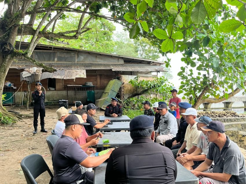 Brimob Polda Sumut Pasang Rumpon di Perairan Ombolata Ulu, Nelayan Gunungsitoli Berharap Hasil Tangkapan Meningkat