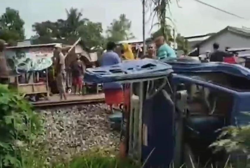 KA Logawa Tabrak Dump Truk di Jember, Sopir Tewas di Tempat