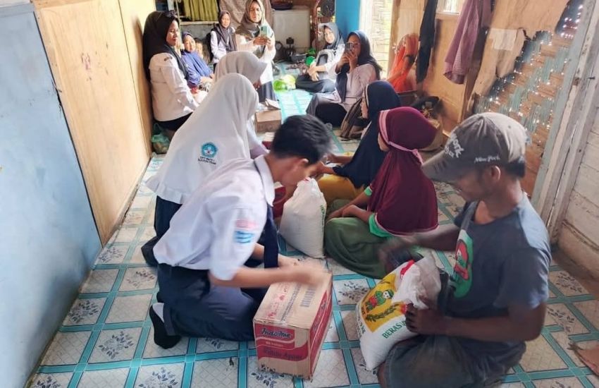 OSIS SMPN 1 Tanjung Tiram Bergerak Cepat Bantu Korban Kebakaran di Desa Bagan Dalam