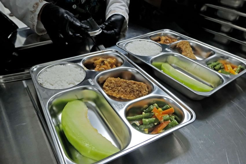 OPM Ancam Bakar Sekolah Penerima Program Makan Bergizi Gratis, Istana Tegaskan TNI-Polri Siap Lindungi