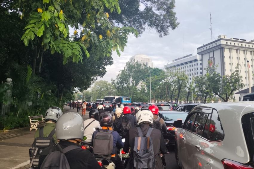 Kemacetan di Sekitar Monas Akibat Pengarahan Kepala Daerah Terpilih
