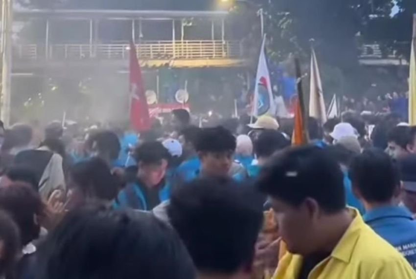 Aksi &lsquo;Indonesia Gelap&rsquo;: Mahasiswa dan Organisasi Sipil Desak Revisi UU yang Merugikan Rakyat