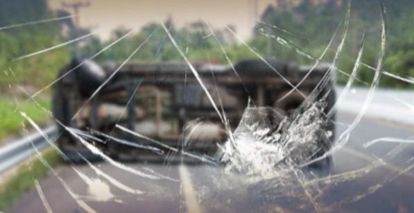 Kecelakaan di Tol Jagorawi: Mobil Honda HRV Terbalik Usai Menabrak Truk, Satu Penumpang Luka-Luka