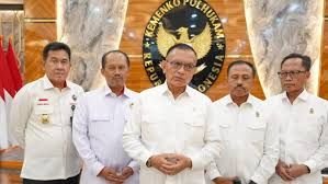 Wamenko Polkam Lodewijk F. Paulus Respons Tagar #KaburAjaDulu: "Pemerintah Harus Ciptakan Lapangan Pekerjaan"