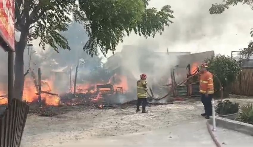 Kebakaran Bekasi Hanguskan Rumah Makan, Sumber Api Diduga Dari Percikan Las Gas Bekasi, 15 Maret 2025