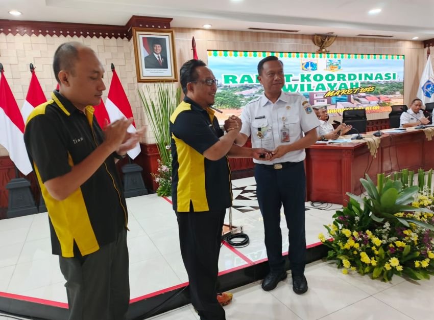 Dinilai Konsisten Respon Cepat Keluhan Warga, Wali Kota Jaksel Terima Rekan Indonesia Award