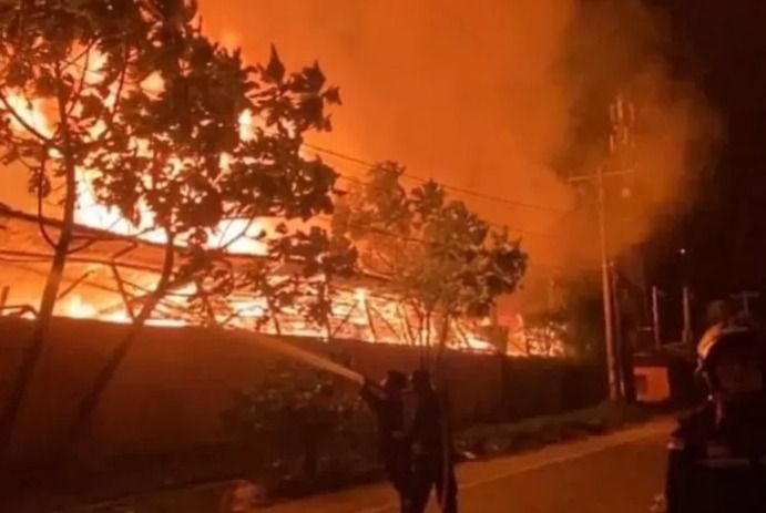 15 Jam Berlalu, Kebakaran Gudang Kayu di Tebingtinggi Masih Dalam Penanganan Petugas