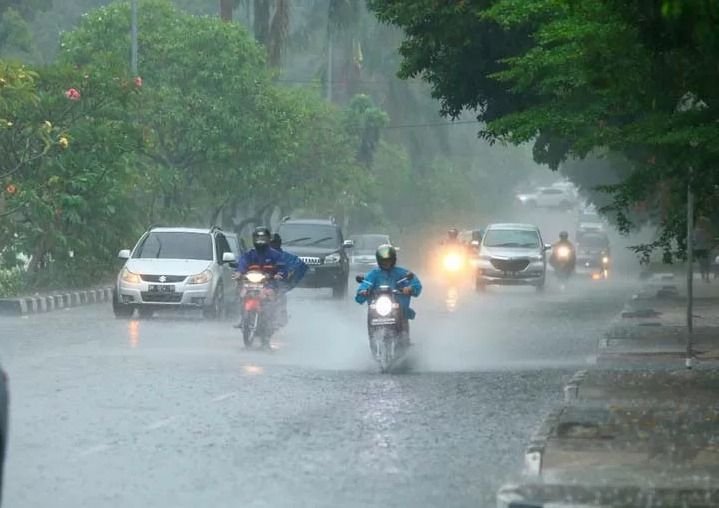 Peringatan Dini Cuaca Ekstrem di Kalimantan Barat, BMKG Imbau Masyarakat Waspada