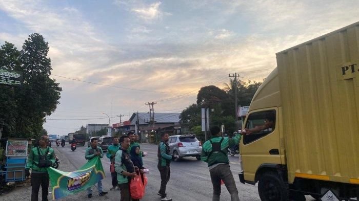 Mitra Grab Ngabuburit dengan Bagikan Ratusan Takjil di Medan, Kolaborasi Kebaikan untuk Sesama