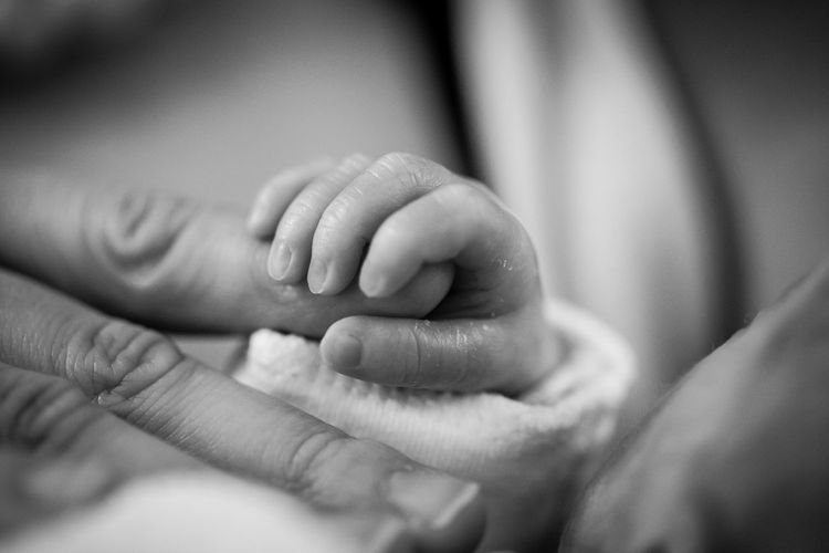 Remaja Perempuan Melahirkan dan Buang Bayi di Teras Warung di Batu Bara, Pelaku Diamankan