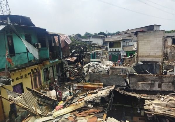 Pemerintah DKI Jakarta Salurkan Bantuan untuk Warga Terdampak Kebakaran di Duren Sawit