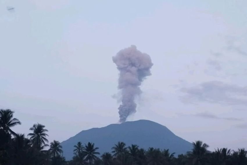 Gunung Ibu di Maluku Utara Kembali Erupsi, Kolom Abu Tembus 1.000 Meter