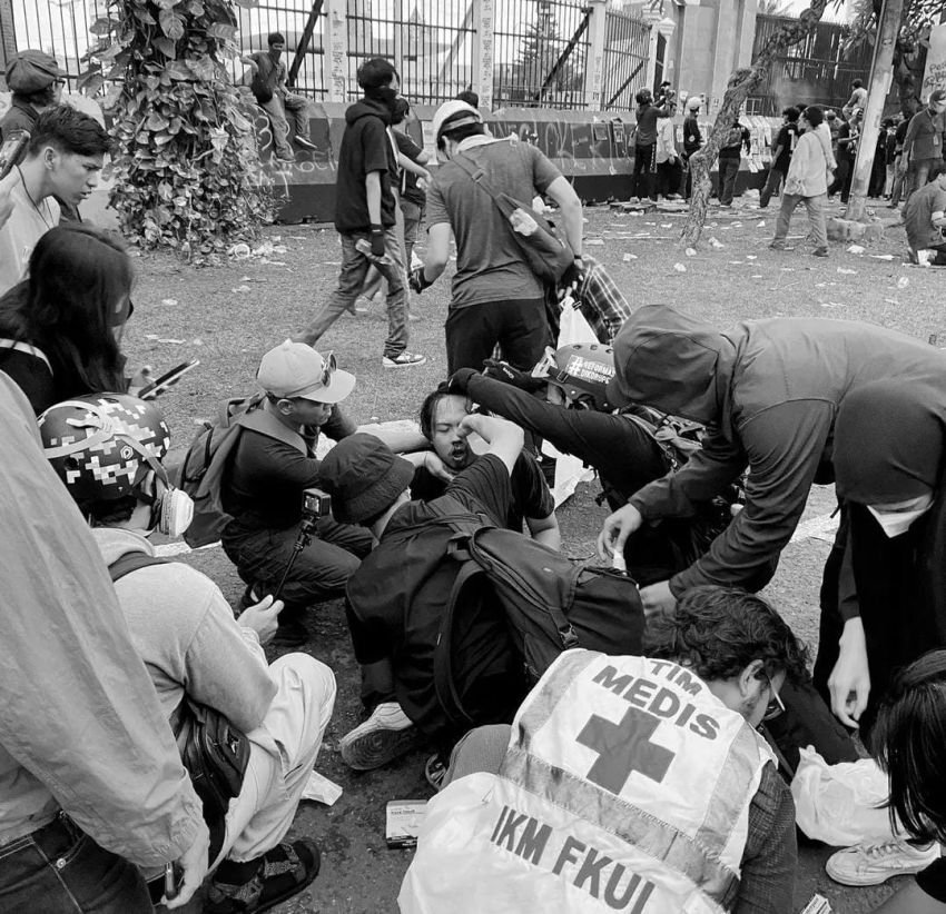 Tiga Mahasiswa UI Terluka Dalam Aksi Menolak Revisi UU TNI di DPR RI