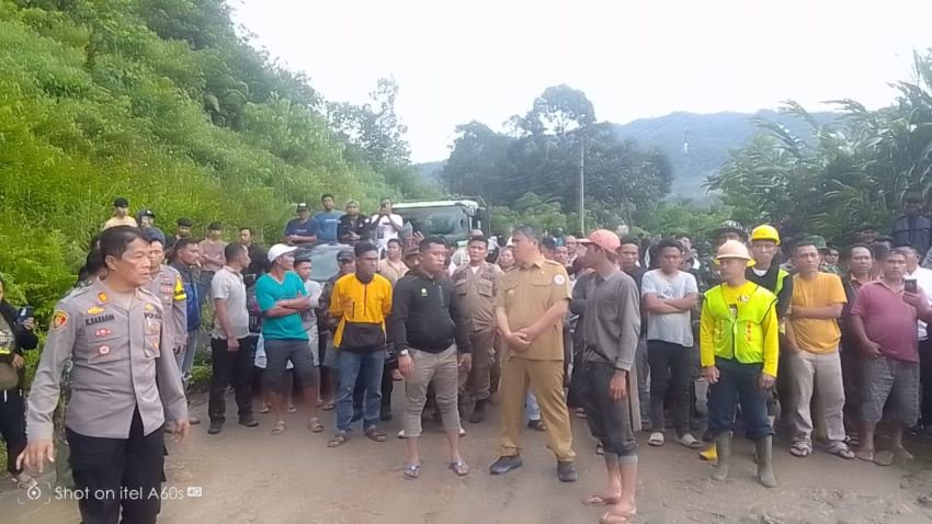 Wakil Bupati Tapanuli Utara Terjun ke Lokasi Bencana Gempa di Pahae Julu