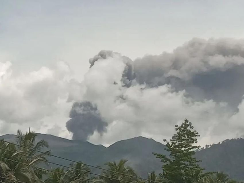 Gunung Dukono Erupsi Lagi, Kolom Abu Tercatat 1.200 Meter