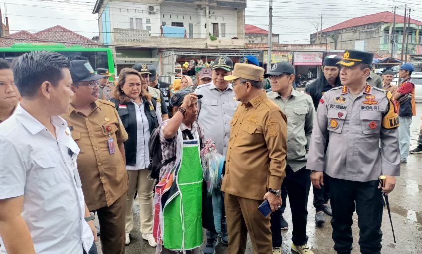 Pantau Harga  Dan Stok Komoditas Pangan Jelang Lebaran , Ketua DPRD Kota Jambi Bersama Walikota dan Kapolresta Jambi Lakukan Sidak