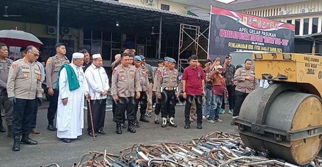 Polrestabes Medan Memusnahkan Ratusan Knalpot Brong