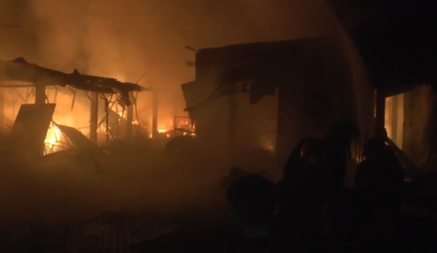 Kebakaran Hebat Landa Pasar Monza Tanjung Balai, 800 Kios Terbakar Saat Idul Fitri
