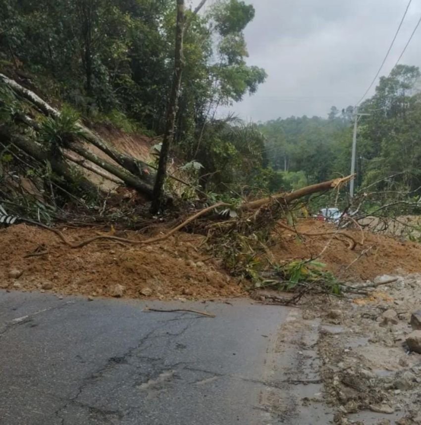 Hujan Deras Sebabkan Longsor di Taput, Akses Jalan Sempat Terputus