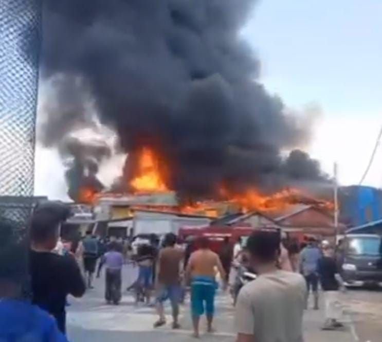 Kebakaran Hebat di Ternate, 34 Rumah Hangus Akibat Kompor Minyak Meledak