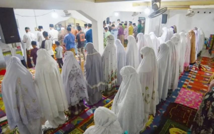 Jemaah Tarekat Naqsabandiyah di Padang Rayakan Idulfitri Lebih Awal