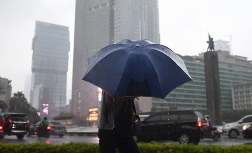 Cuaca DKI Jakarta 1 Maret 2025 : Variasi Cerah Berawan dan Hujan Ringan dengan Angin Cukup Kencang