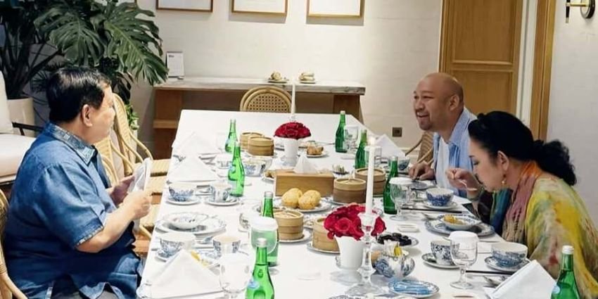 Momen Berbuka Puasa Presiden Prabowo Subianto Bersama Putra dan Mantan Istri