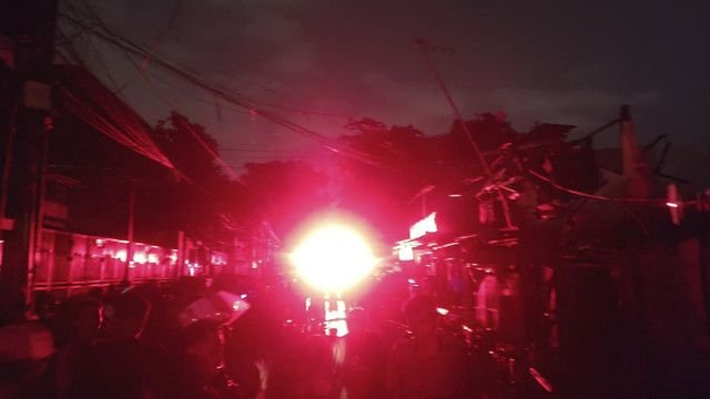 Kebakaran Melanda Belasan Rumah Semi Permanen di Grogol, Jakarta Barat, Api Berhasil Dilokalisir