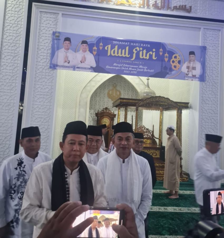 Bupati Bambang Bayu Suseno Hadiri Shalat Idul Fitri 1446 Hijriah di Masjid Agung Al-Abror