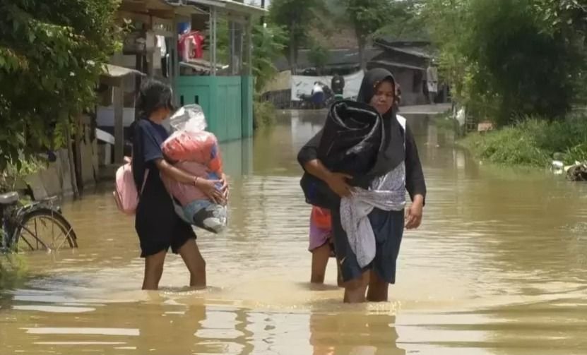 Banjir Kembali Rendam Desa Karangligar Karawang, Ratusan Rumah Terendam, Aktivitas Warga Lumpuh
