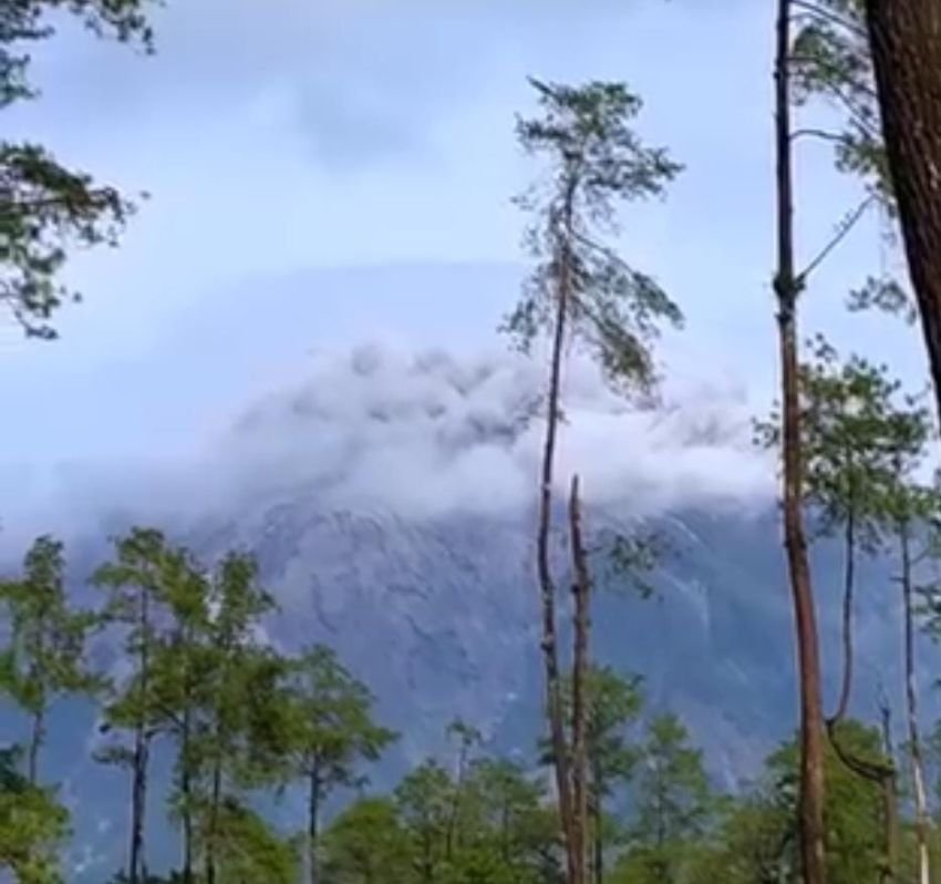 Gunung Semeru Erupsi, Warga Diminta Menjauhi Radius 13 Kilometer dari Puncak