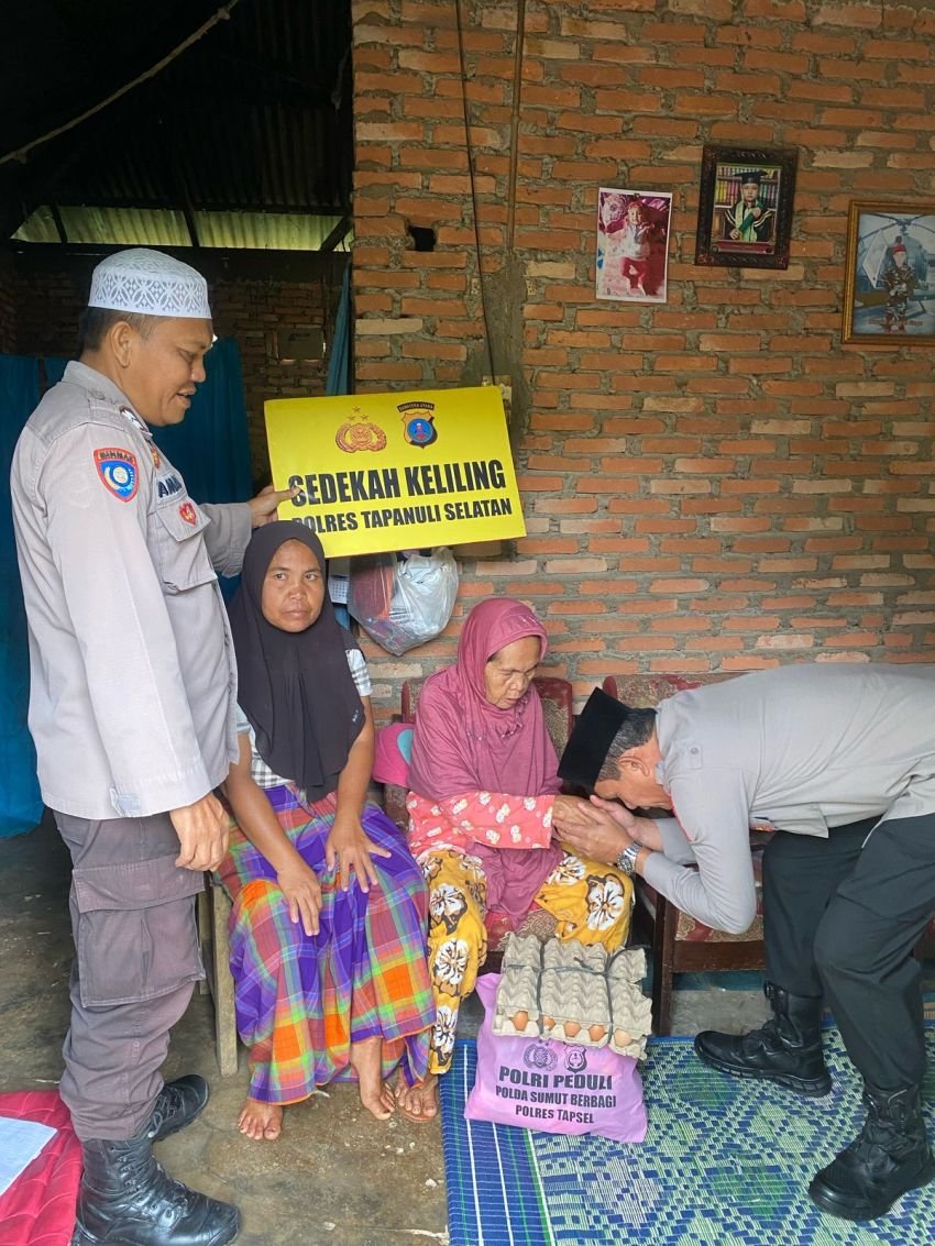 Kabag Ren Melaksanakan Program Kapolres Tapsel Sedekah Keliling