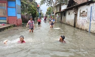 Hujan Deras Landa Tangerang Selatan, Beberapa Wilayah Terendam Banjir dan Genangan
