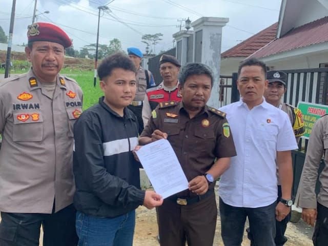 Massa PMPK-Tabagsel Unjuk Rasa di Kantor Kejari Tapanuli Selatan Tuntut Pemeriksaan Anggaran RSUD Pintu Padang