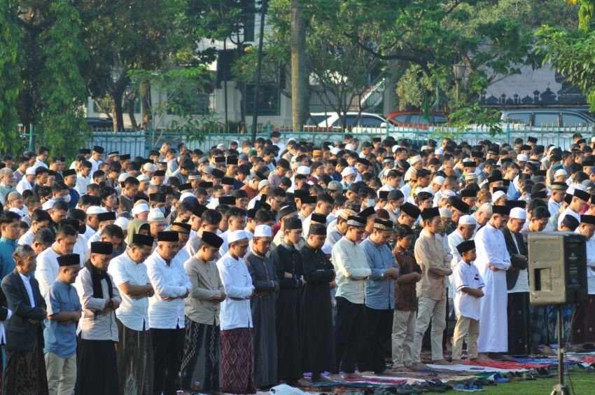 Teladan Nabi: Salat Idulfitri Lebih Utama di Lapangan, Ini Hikmahnya!