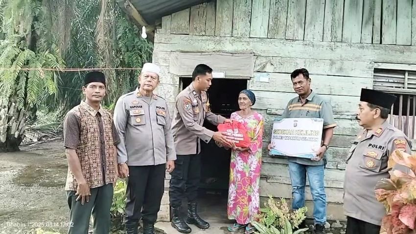 Sedekah Keliling Polres Tapsel Di Lorong II Desa Bandar Tarutung Kecamatn Angkola Sangkunur