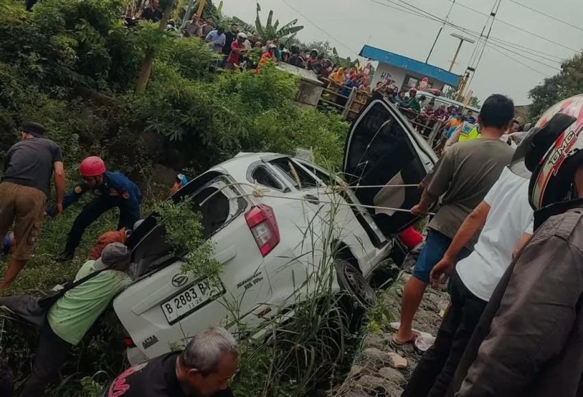 Tragis! Mobil Daihatsu Sigra Tertabrak KA Batara Kresna di Sukoharjo, 4 Orang Tewas Ditempat