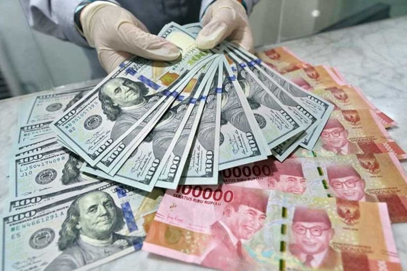 Rupiah Melemah ke Rp 16.523 per Dolar AS, Analis Sebut Sentimen Domestik dan Menanti Keputusan BI Penyebabnya