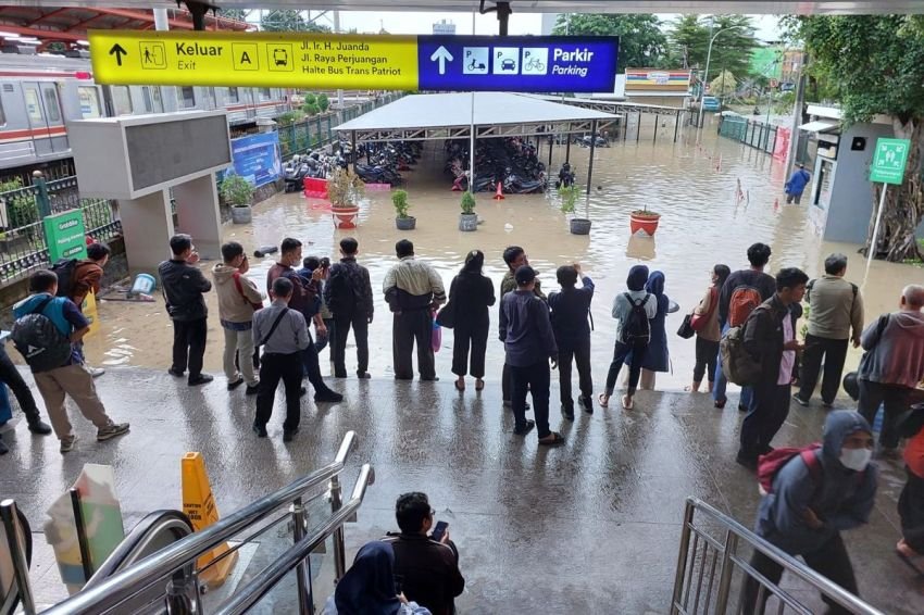 Banjir Terparah di Kota Bekasi, Ribuan Warga Mengungsi, Kerugian Meluas