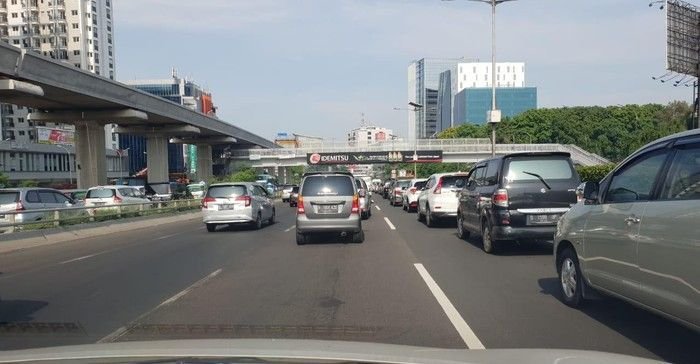 Kendaraan Alami Gangguan di Tol Cawang Arah Bekasi, Pengendara Diminta Berhati-hati